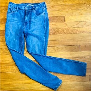 Levi’s 721 W29 L32 Medium Wash High-Waisted Women’s Skinny Jeans Great condition